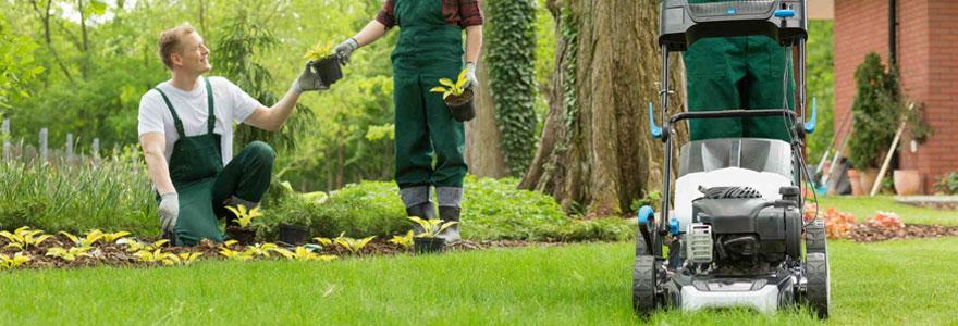 Trouver un jardinier paysagiste pour entretenir sa pelouse